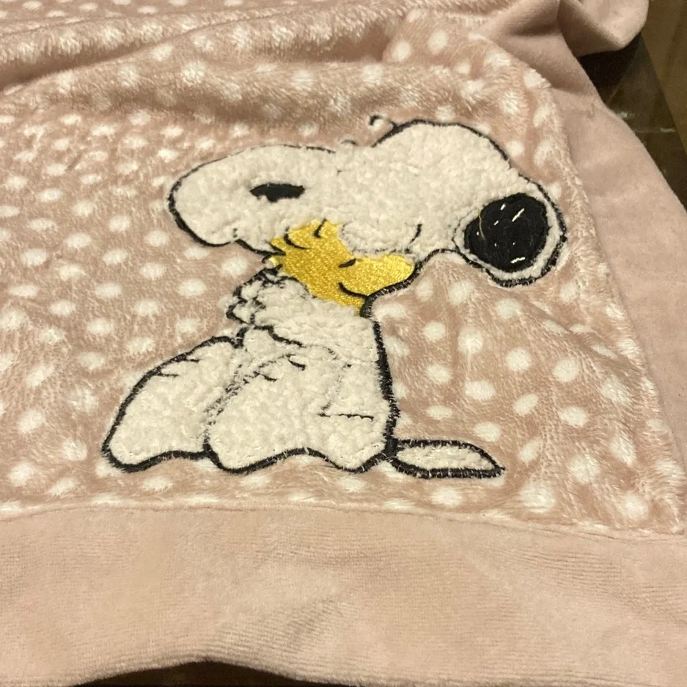 SNOOPY Peanuts Soft Fleece Baby Blanket Tan with White Polka Dots